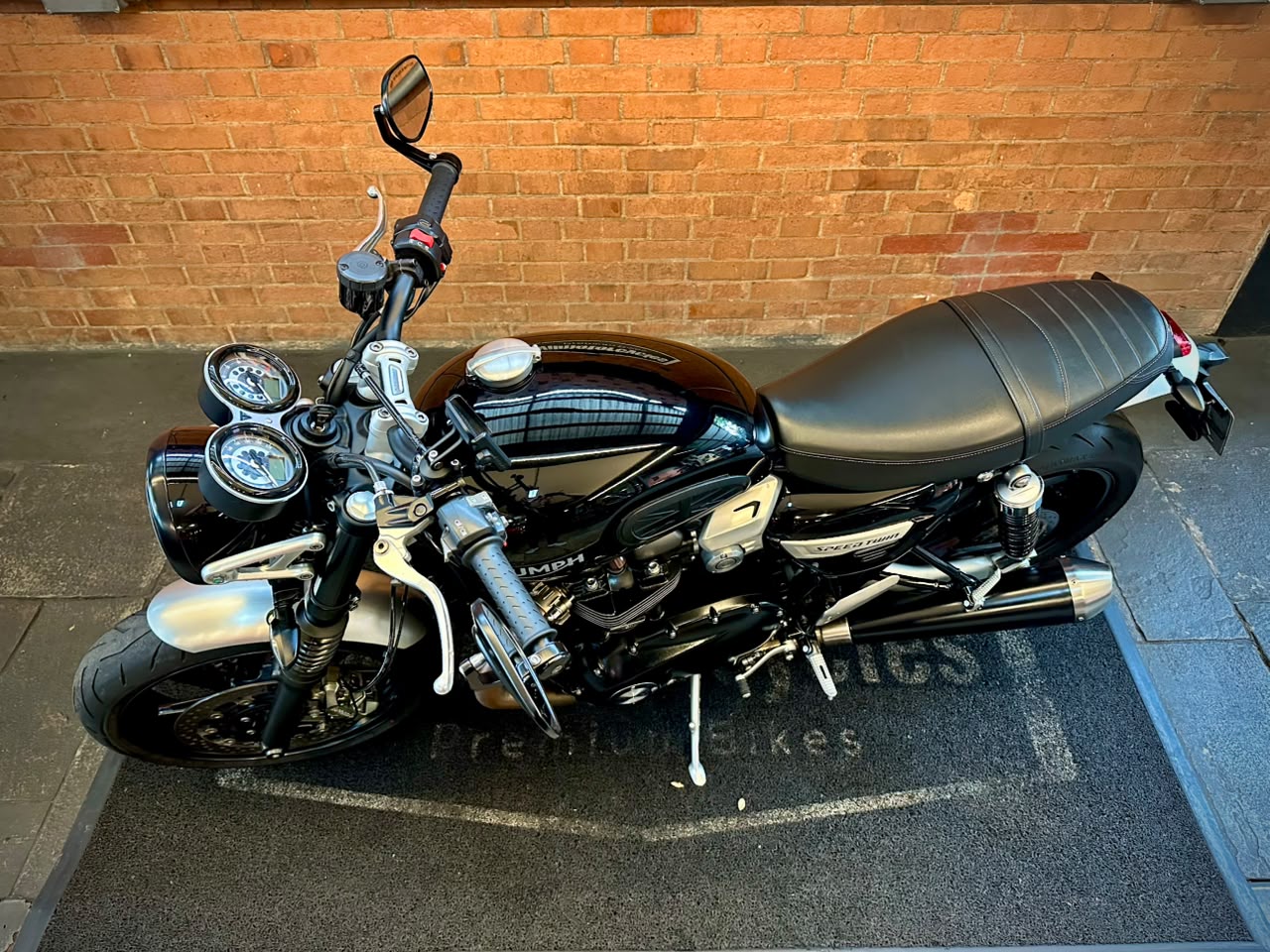 TRIUMPH SPEED TWIN 