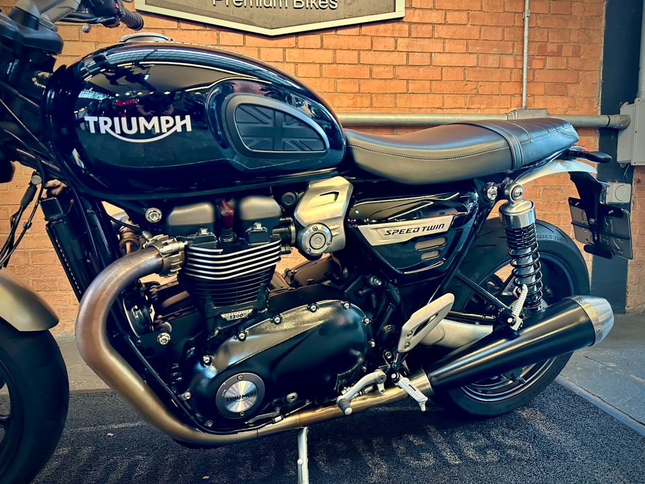 TRIUMPH SPEED TWIN 