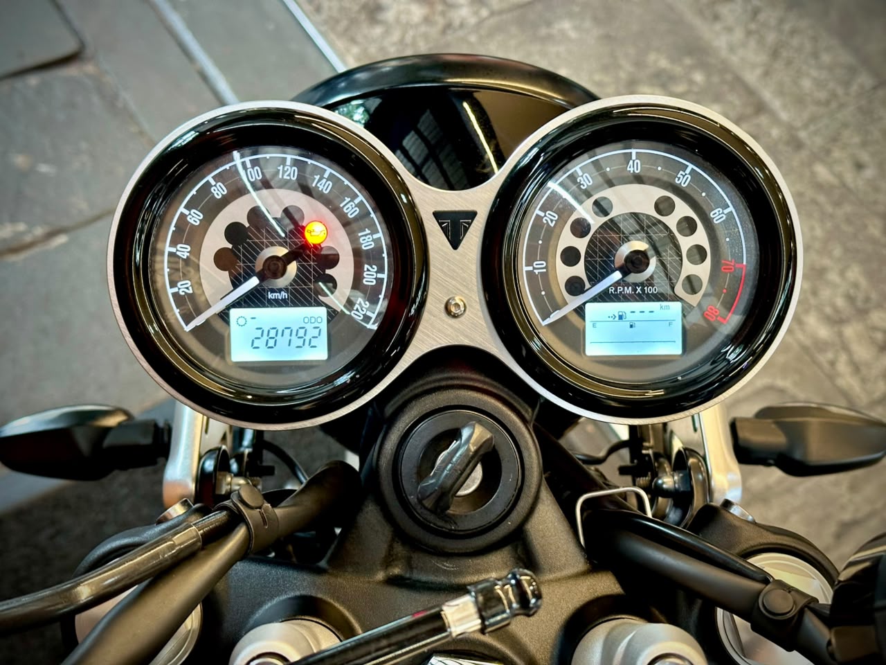 TRIUMPH SPEED TWIN 