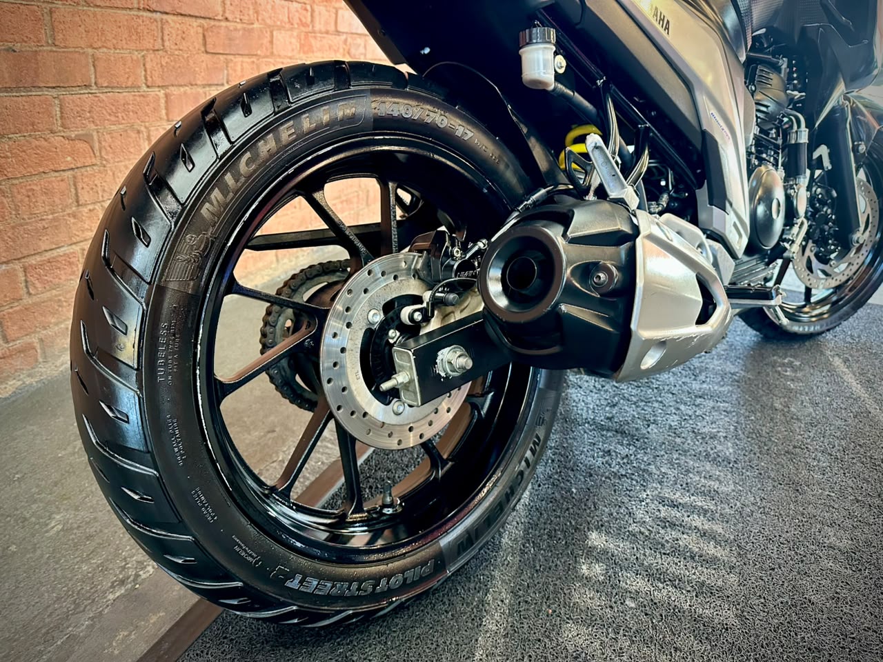 YAMAHA FZ25 FAZER ABS