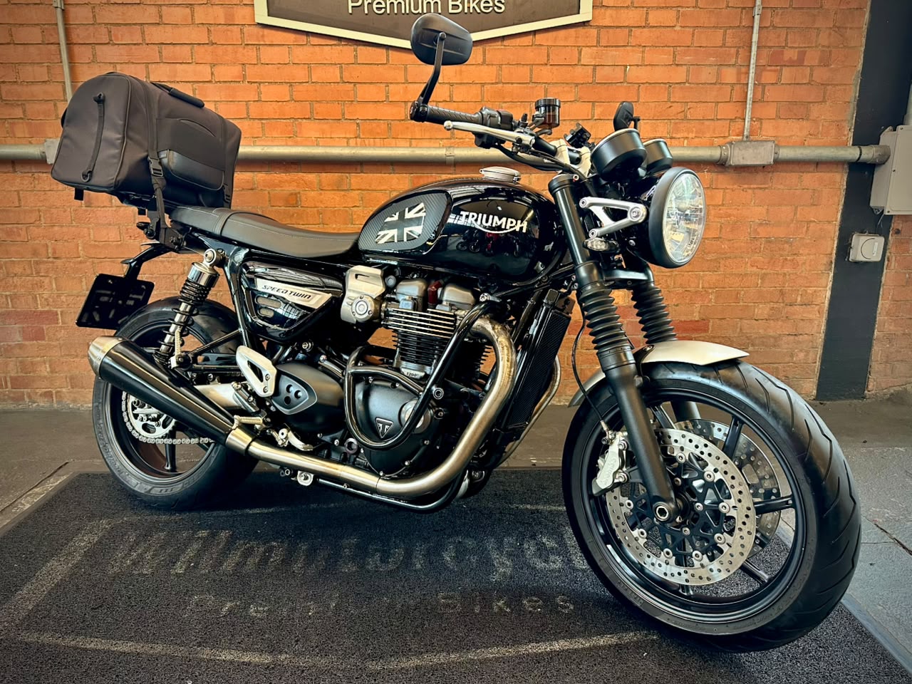TRIUMPH SPEED TWIN 