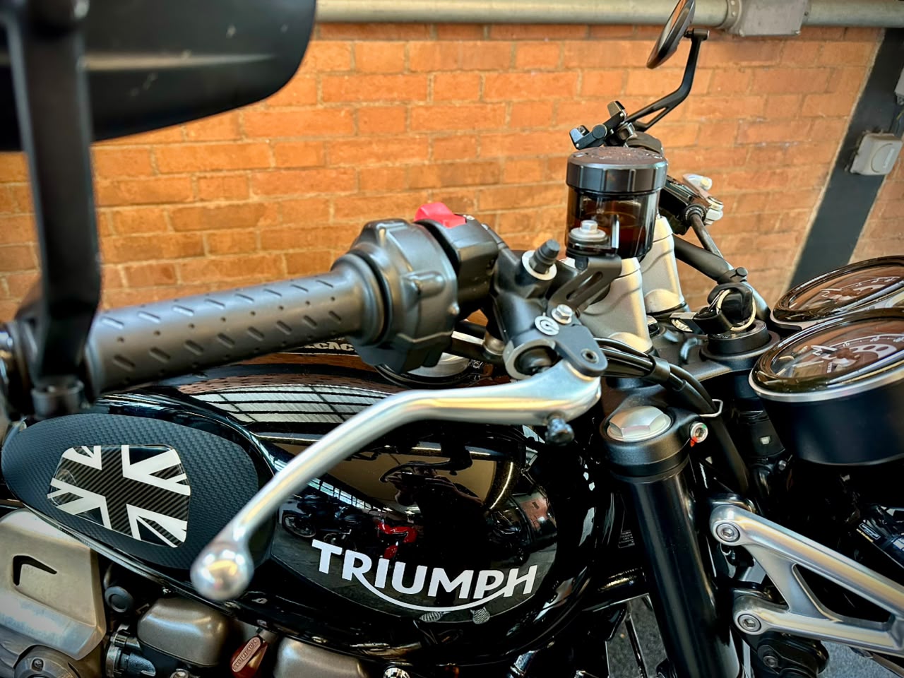 TRIUMPH SPEED TWIN 