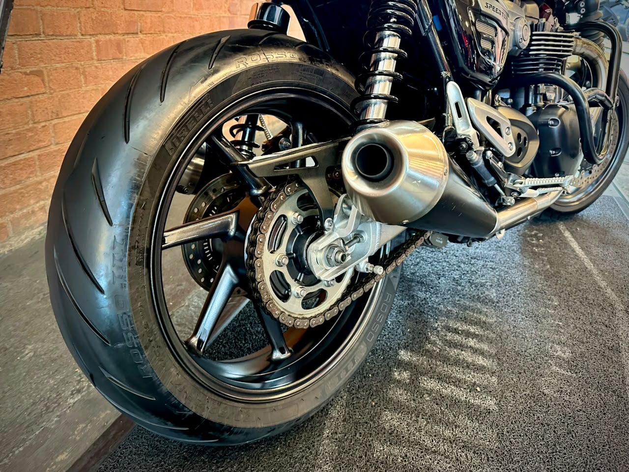 TRIUMPH SPEED TWIN 