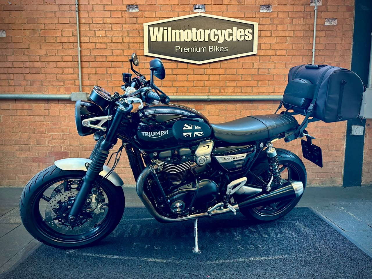 TRIUMPH SPEED TWIN 