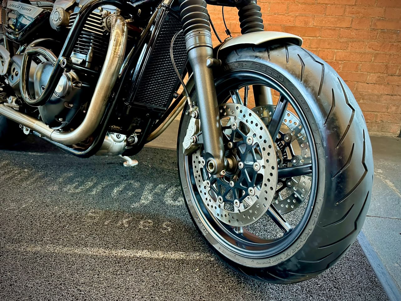 TRIUMPH SPEED TWIN 