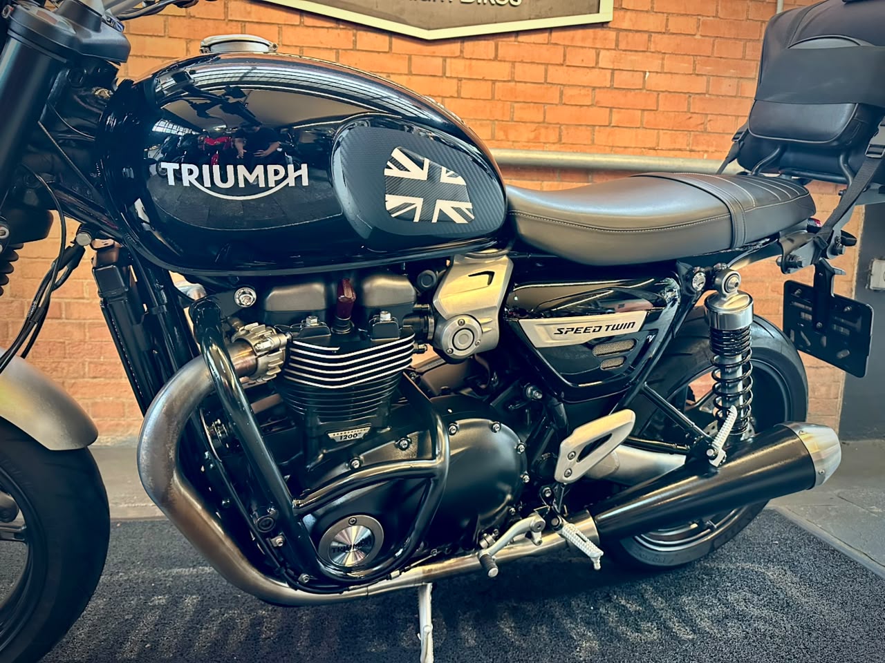 TRIUMPH SPEED TWIN 