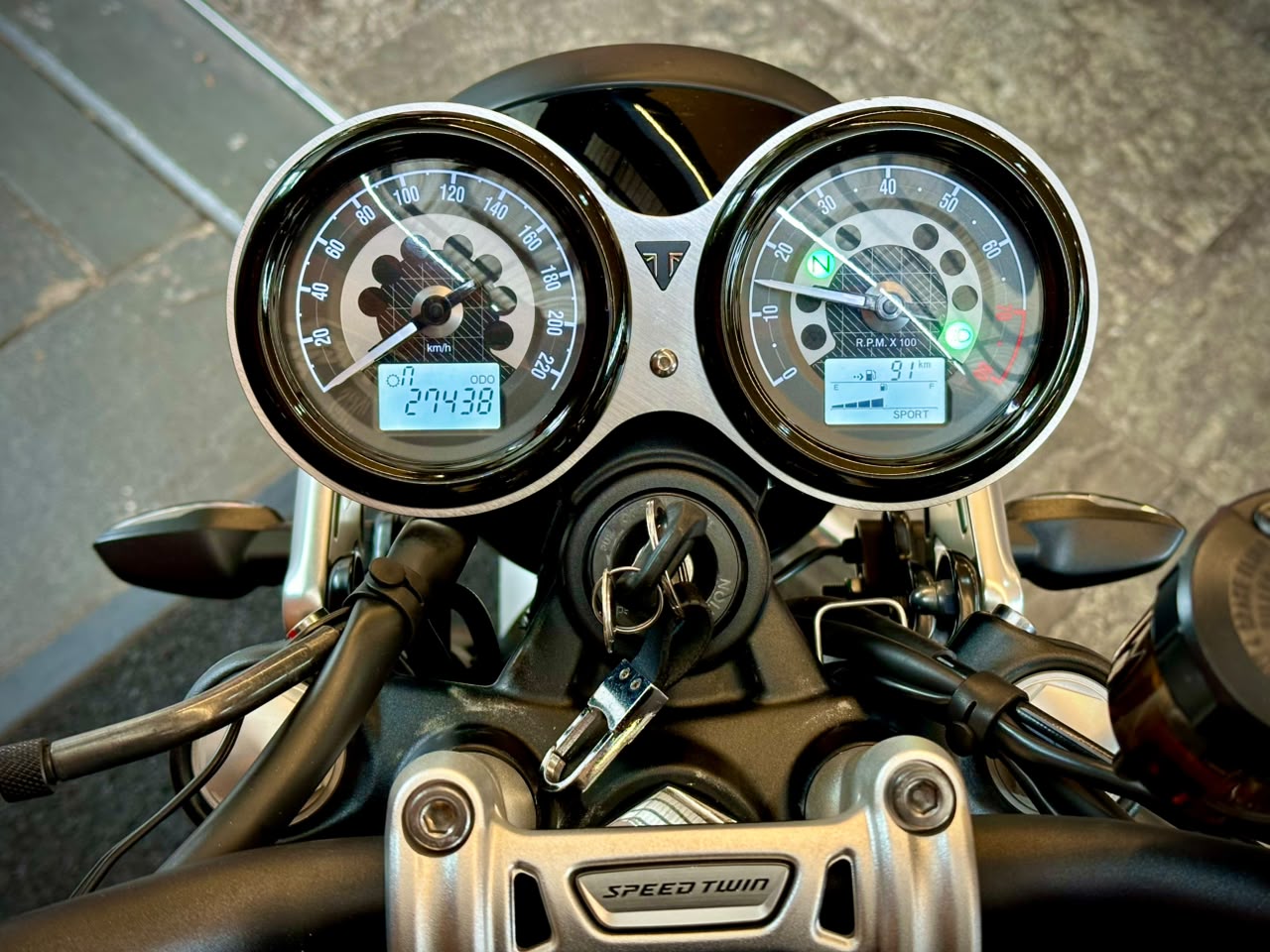 TRIUMPH SPEED TWIN 