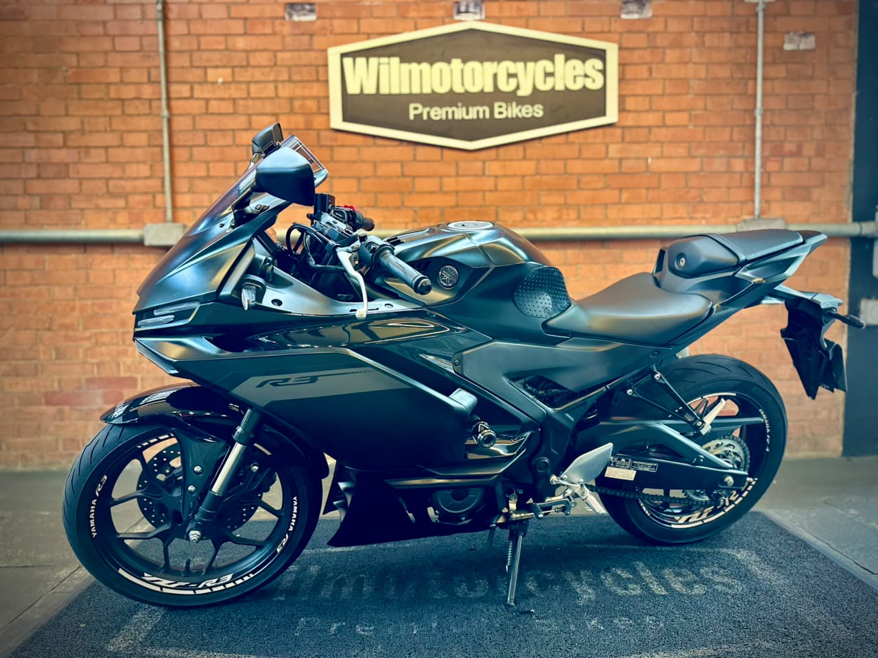 YAMAHA YZF R3 ABS CONNECTED