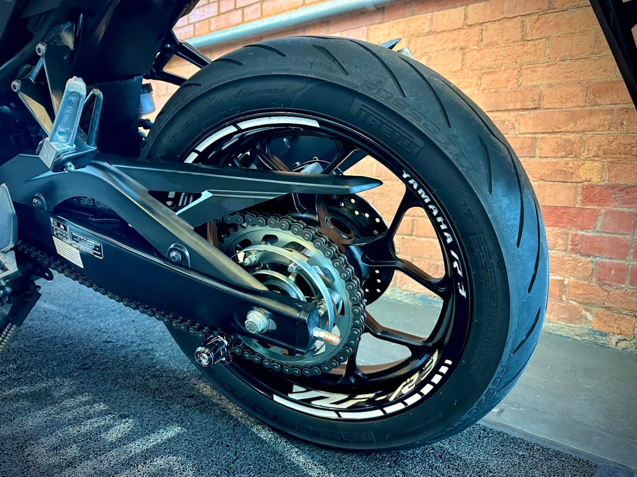 YAMAHA YZF R3 ABS CONNECTED