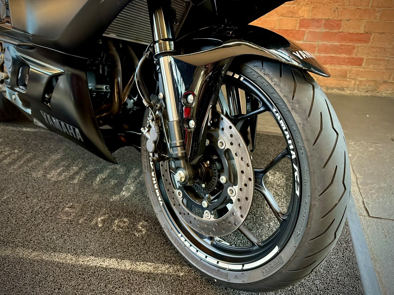 YAMAHA YZF R3 ABS CONNECTED