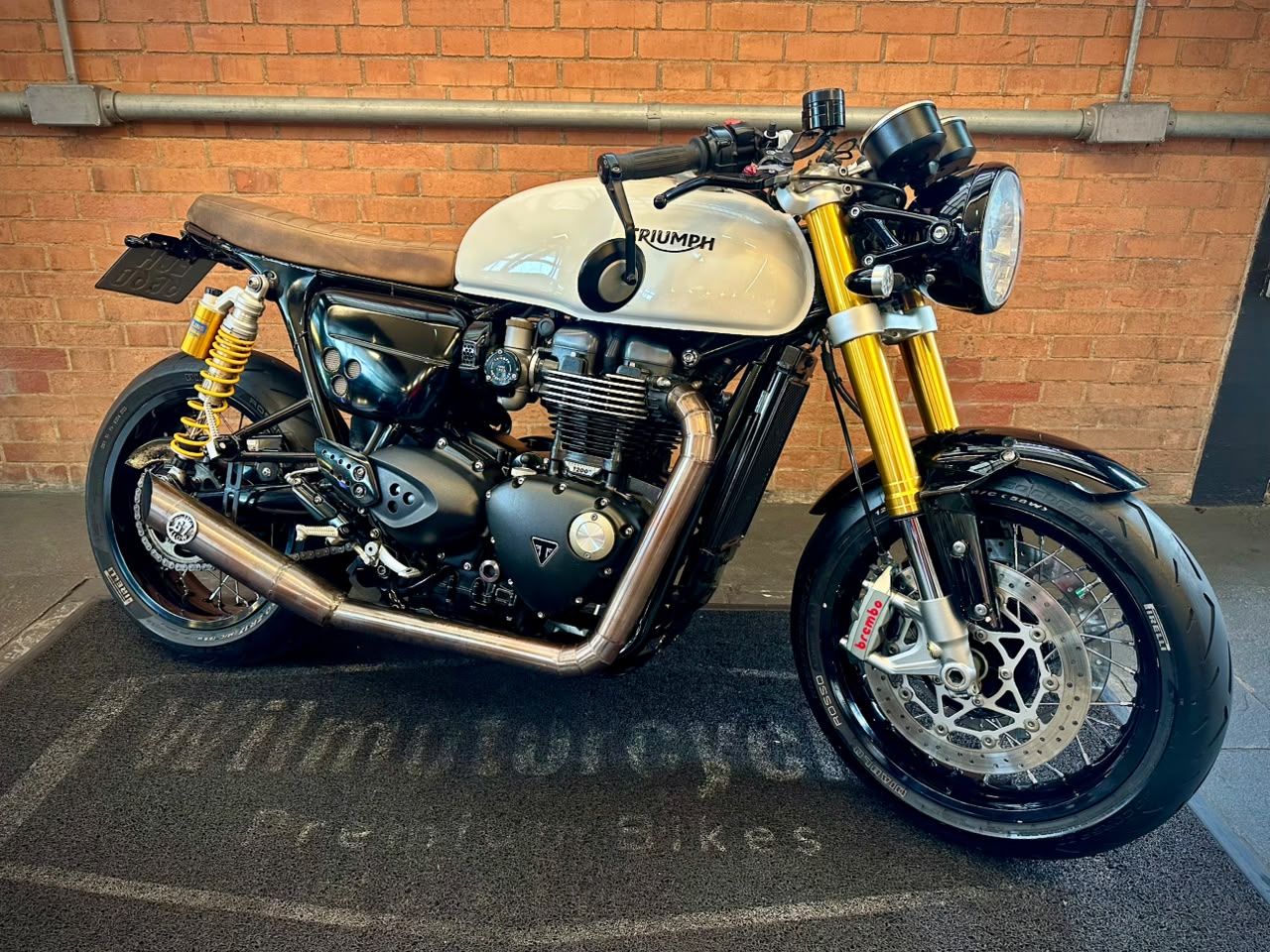TRIUMPH THRUXTON R