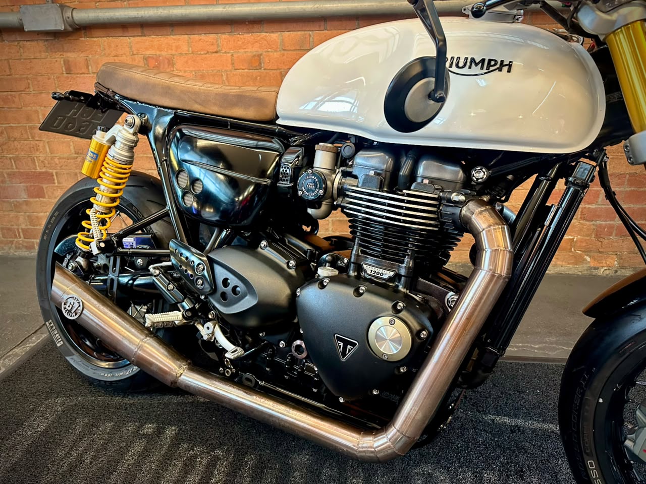 TRIUMPH THRUXTON R
