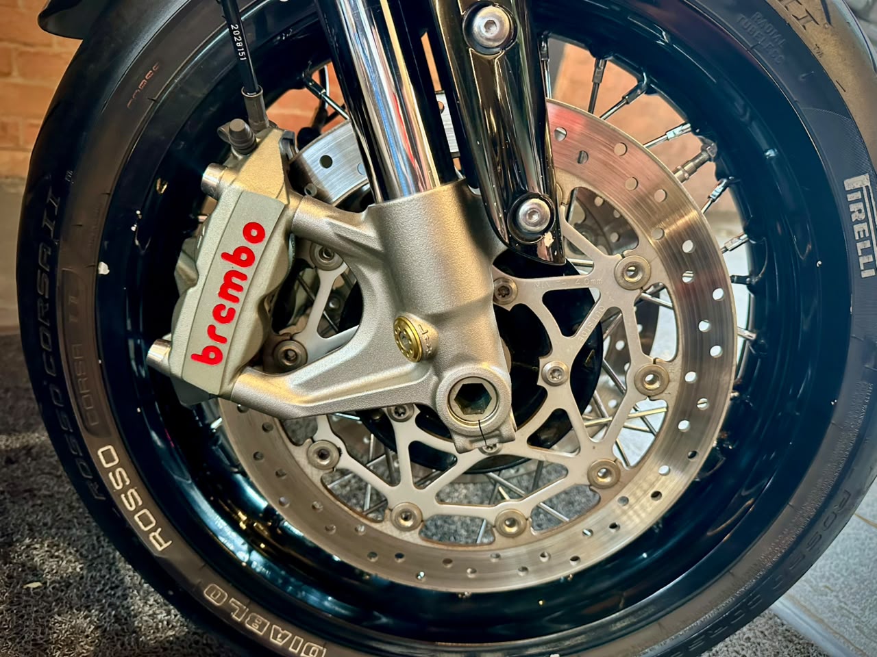 TRIUMPH THRUXTON R