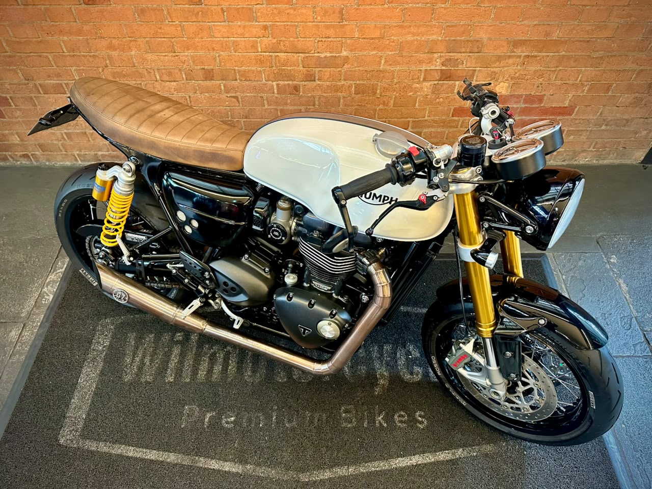 TRIUMPH THRUXTON R