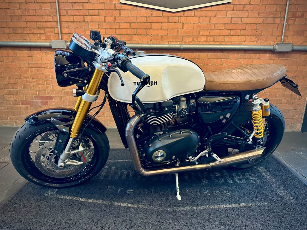 TRIUMPH THRUXTON R