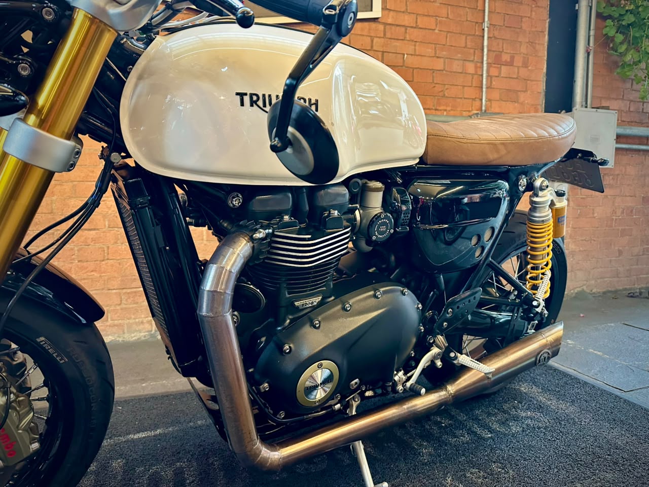 TRIUMPH THRUXTON R