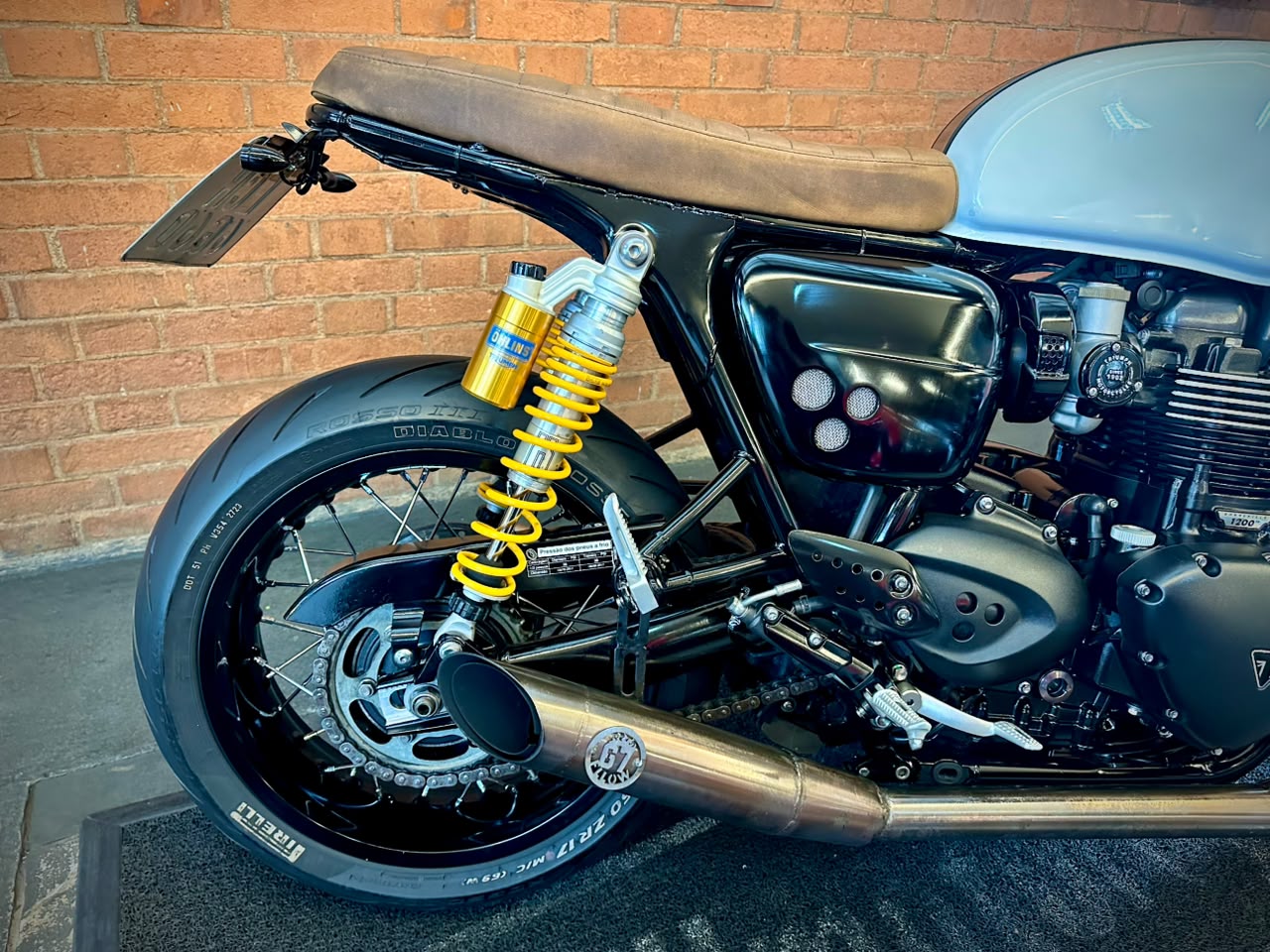 TRIUMPH THRUXTON R