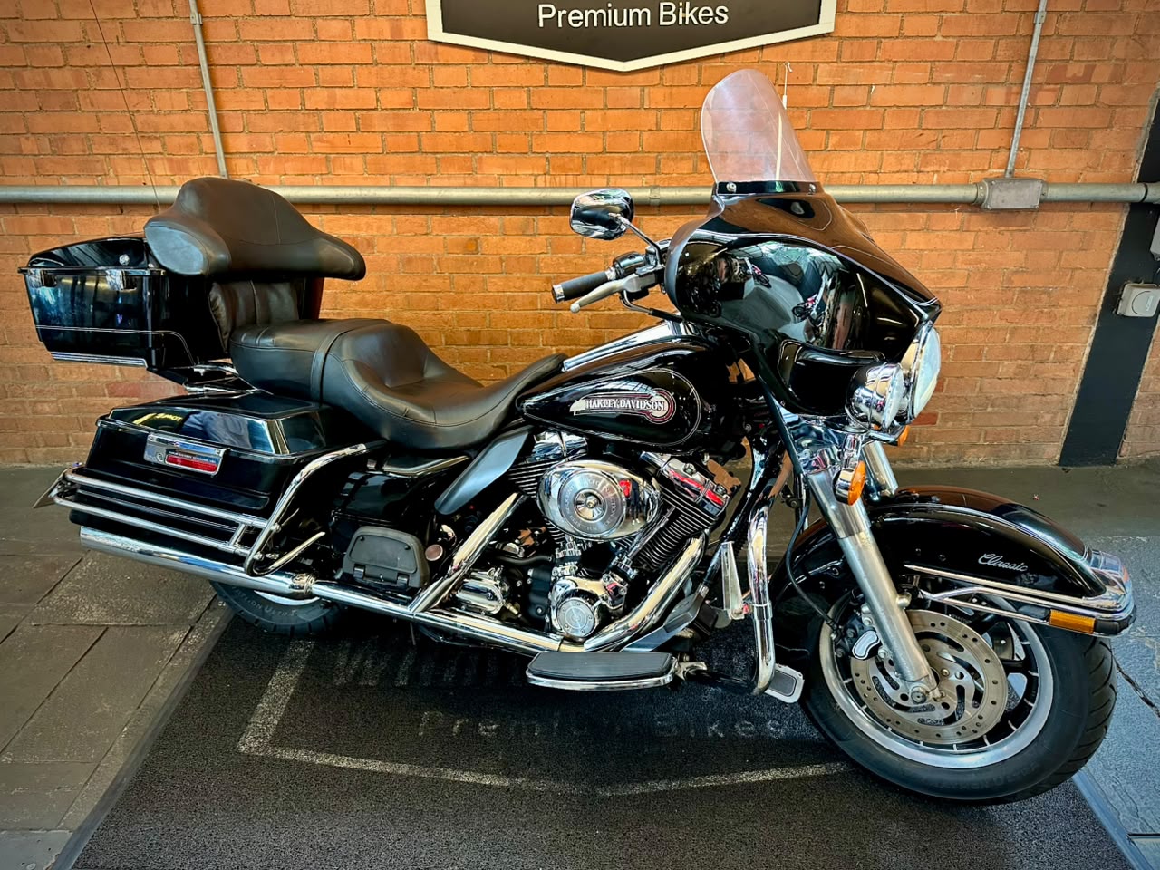 HARLEY-DAVIDSON ELECTRA GLIDE CLASSIC