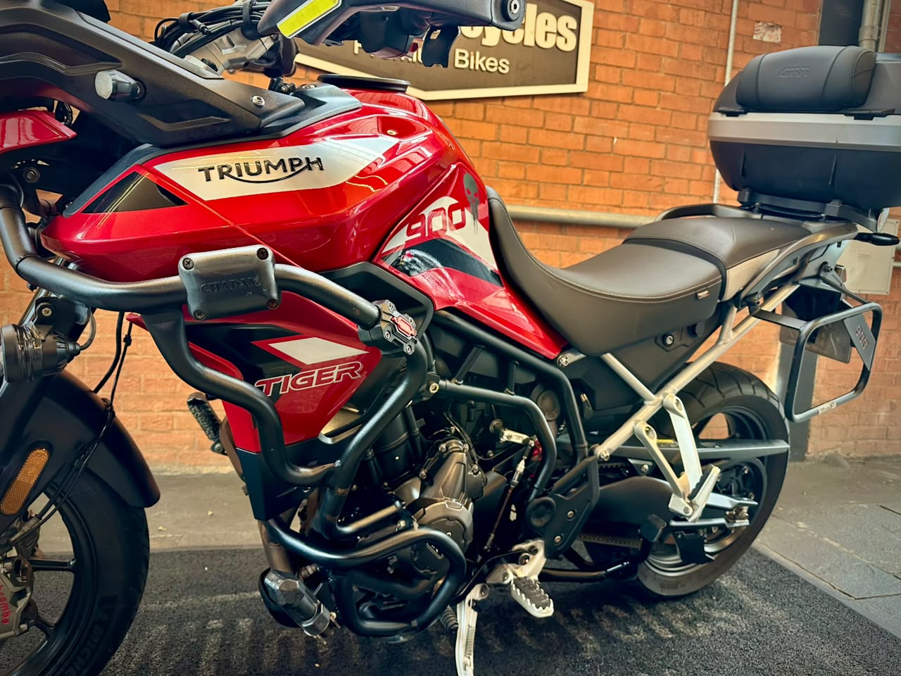 TRIUMPH TIGER 900 GT PRO
