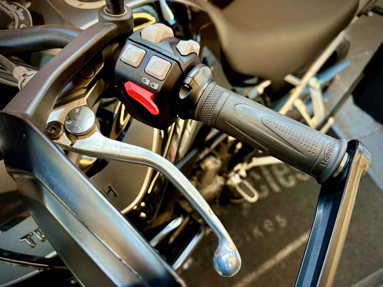 TRIUMPH TIGER 900 GT PRO