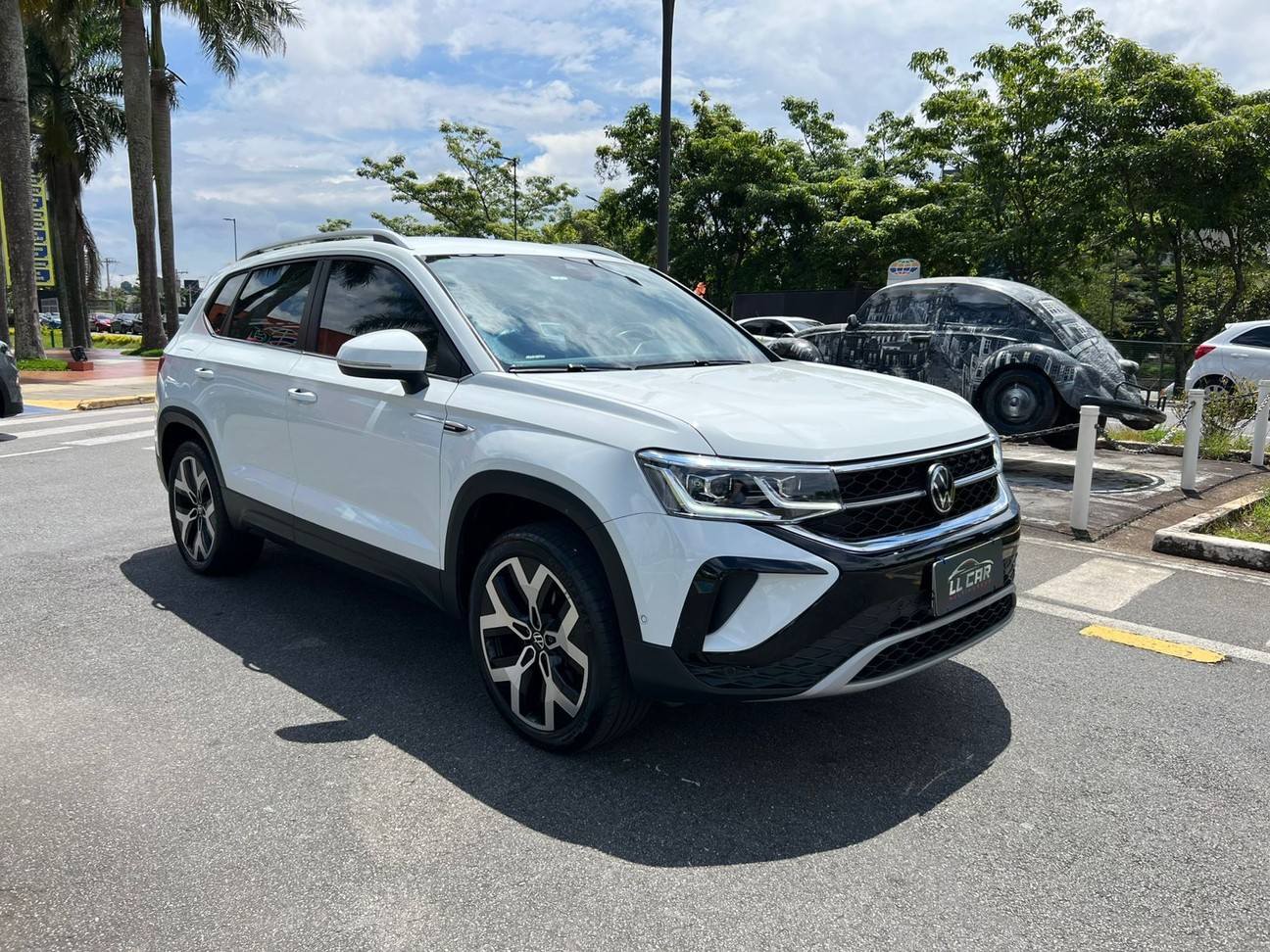 VOLKSWAGEN TAOS