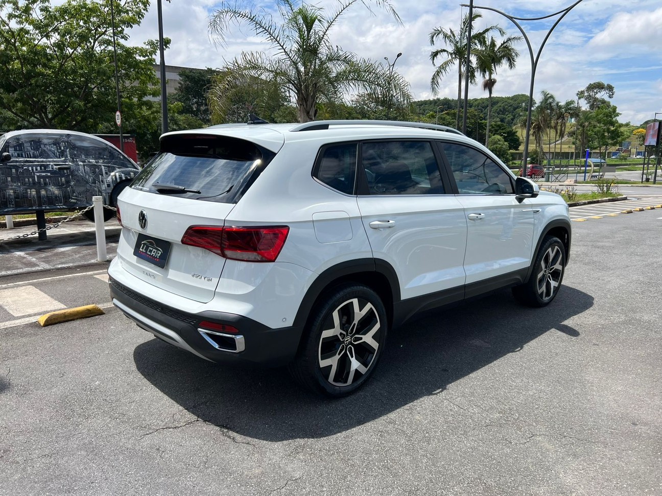 VOLKSWAGEN TAOS