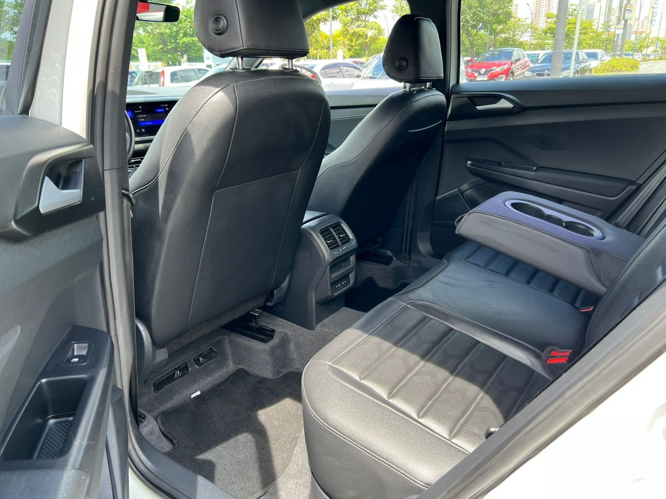 VOLKSWAGEN TAOS