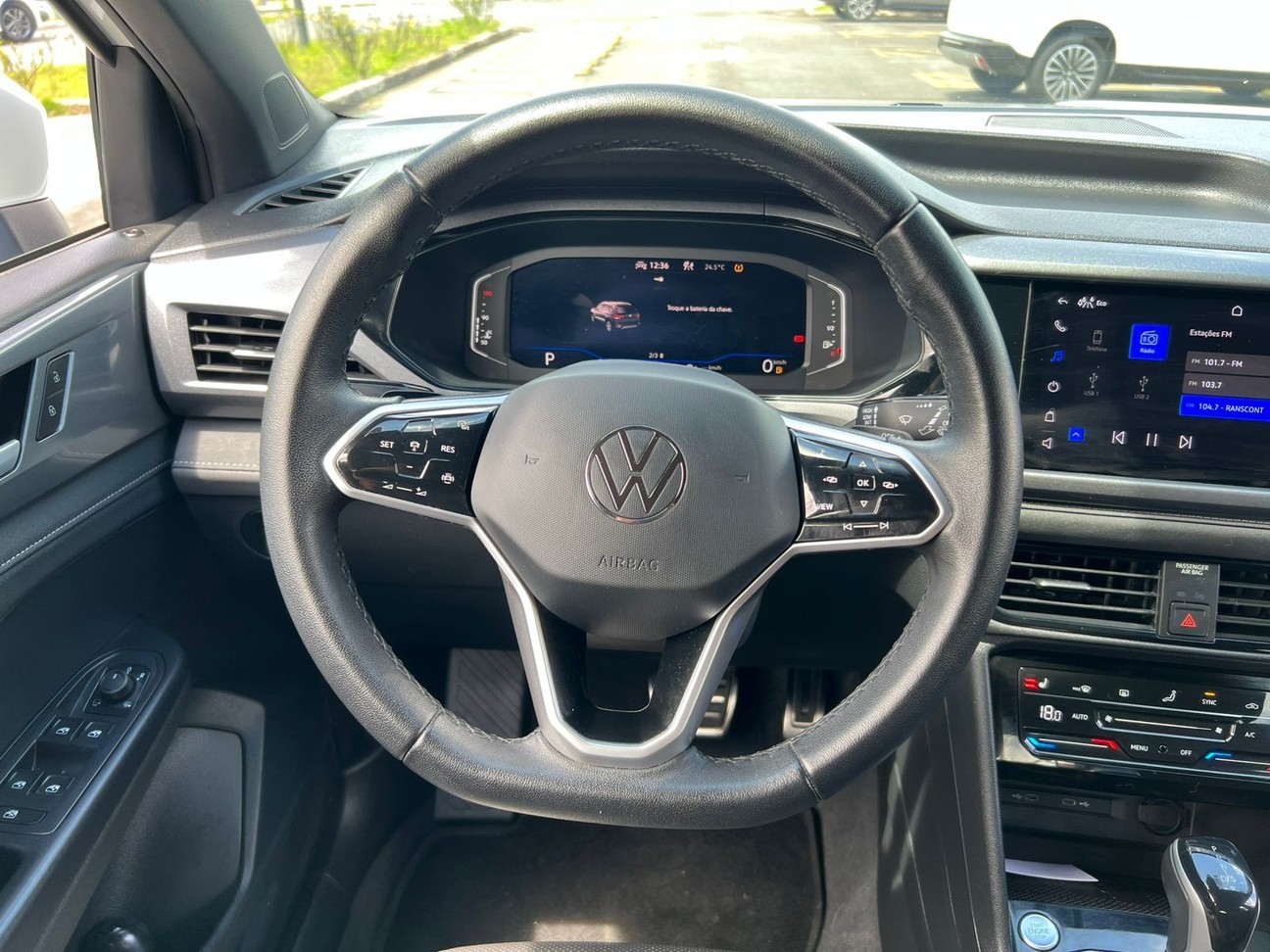 VOLKSWAGEN TAOS