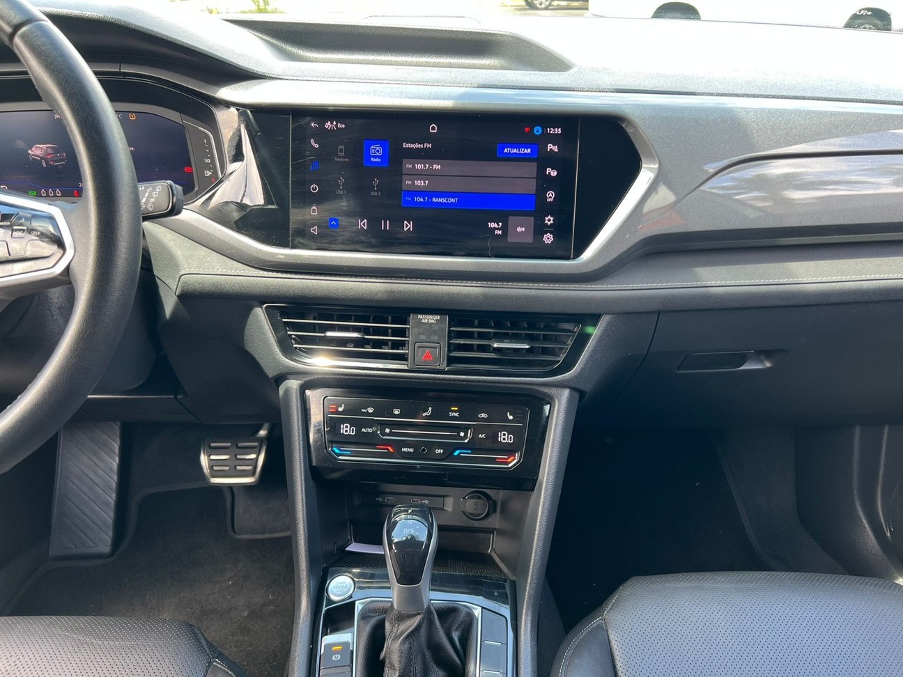 VOLKSWAGEN TAOS