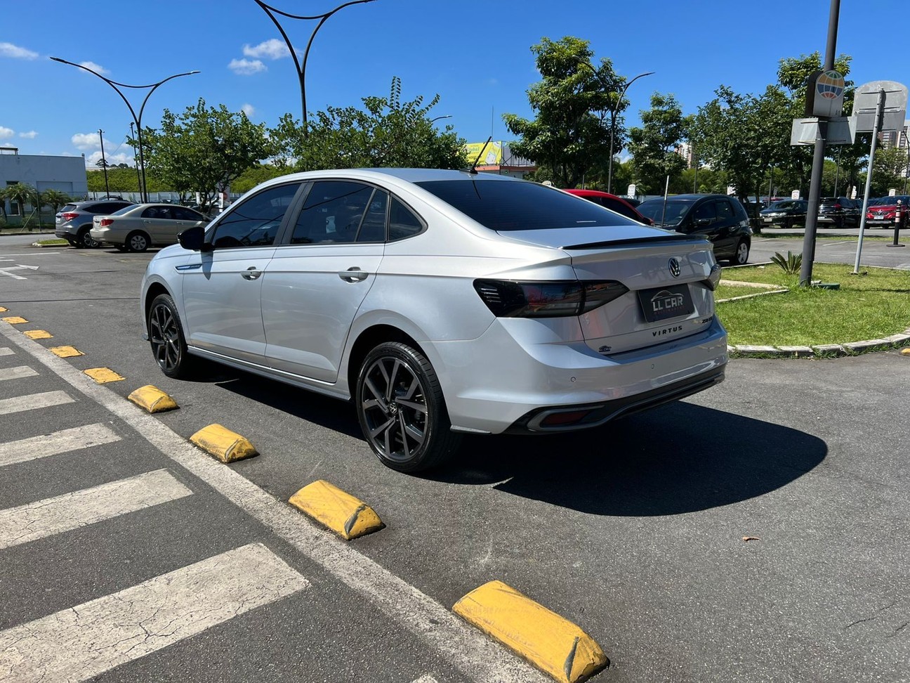 VOLKSWAGEN VIRTUS