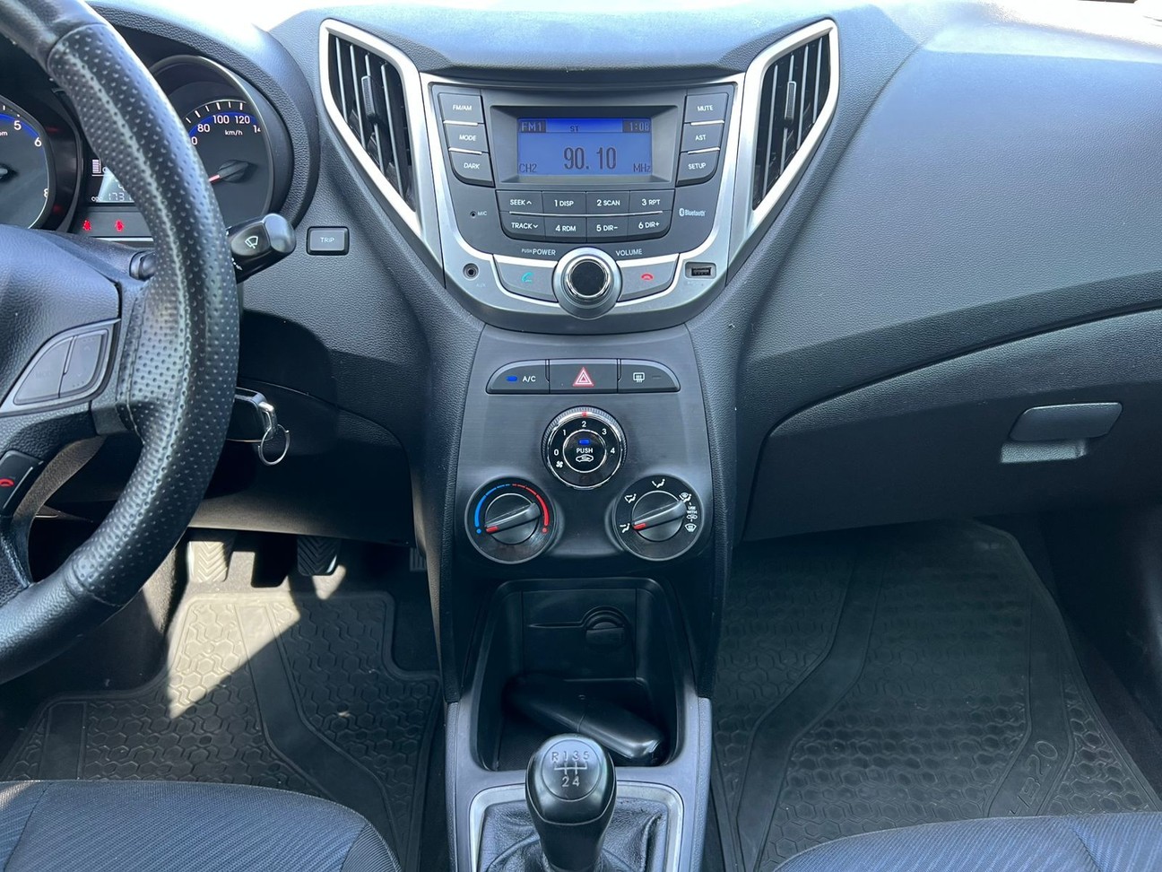 HYUNDAI HB20S
