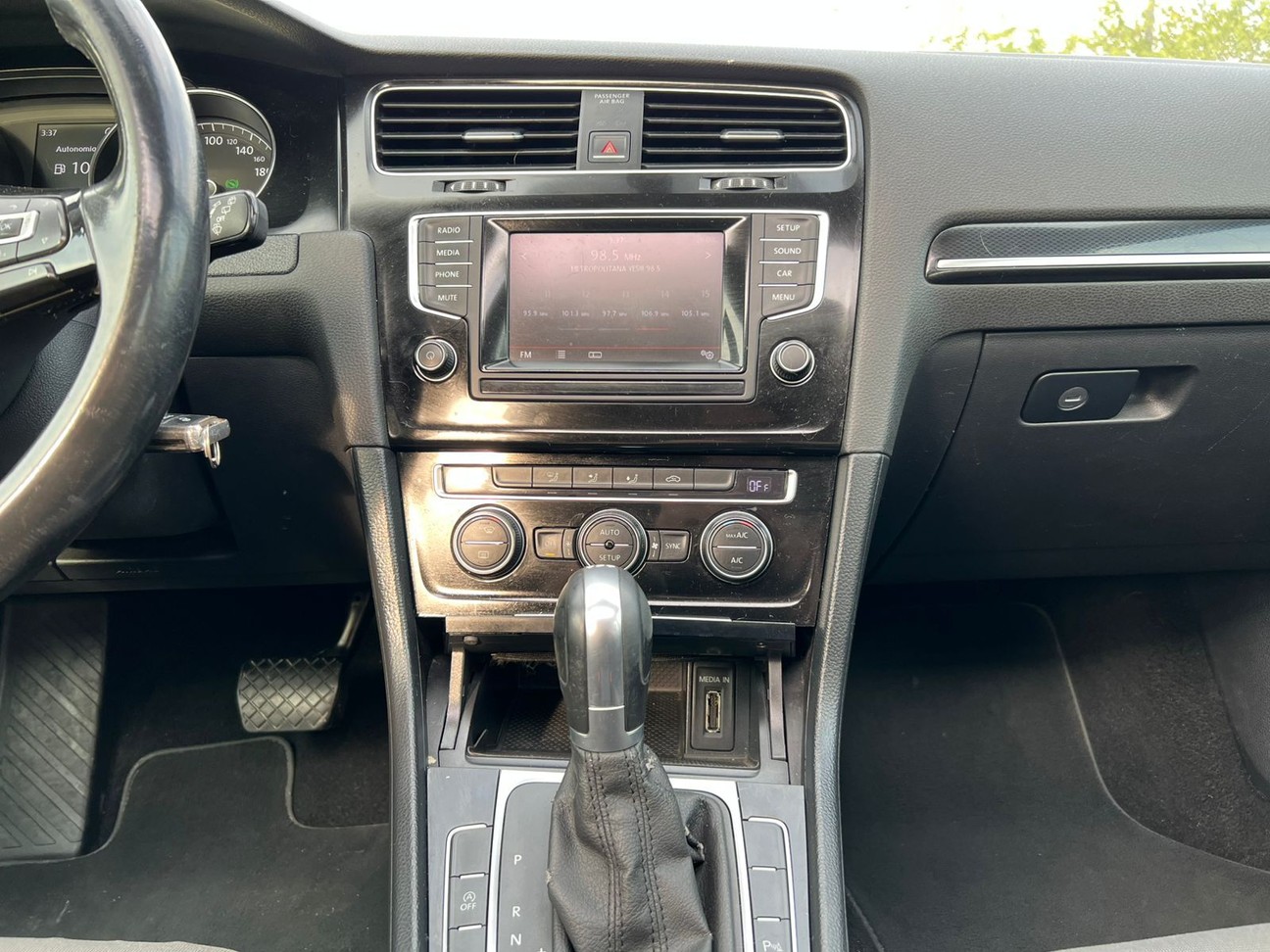 VOLKSWAGEN GOLF