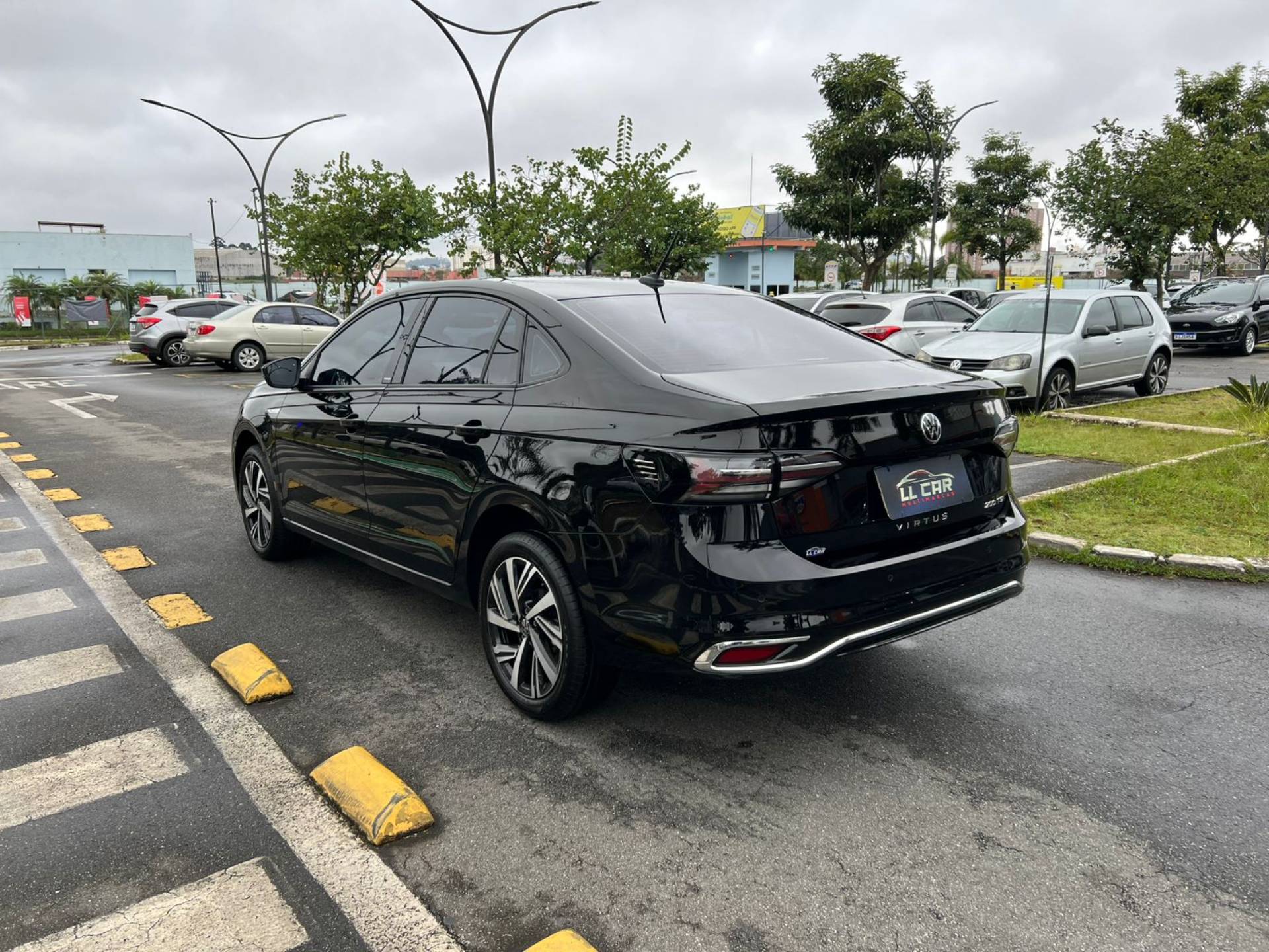 VOLKSWAGEN VIRTUS