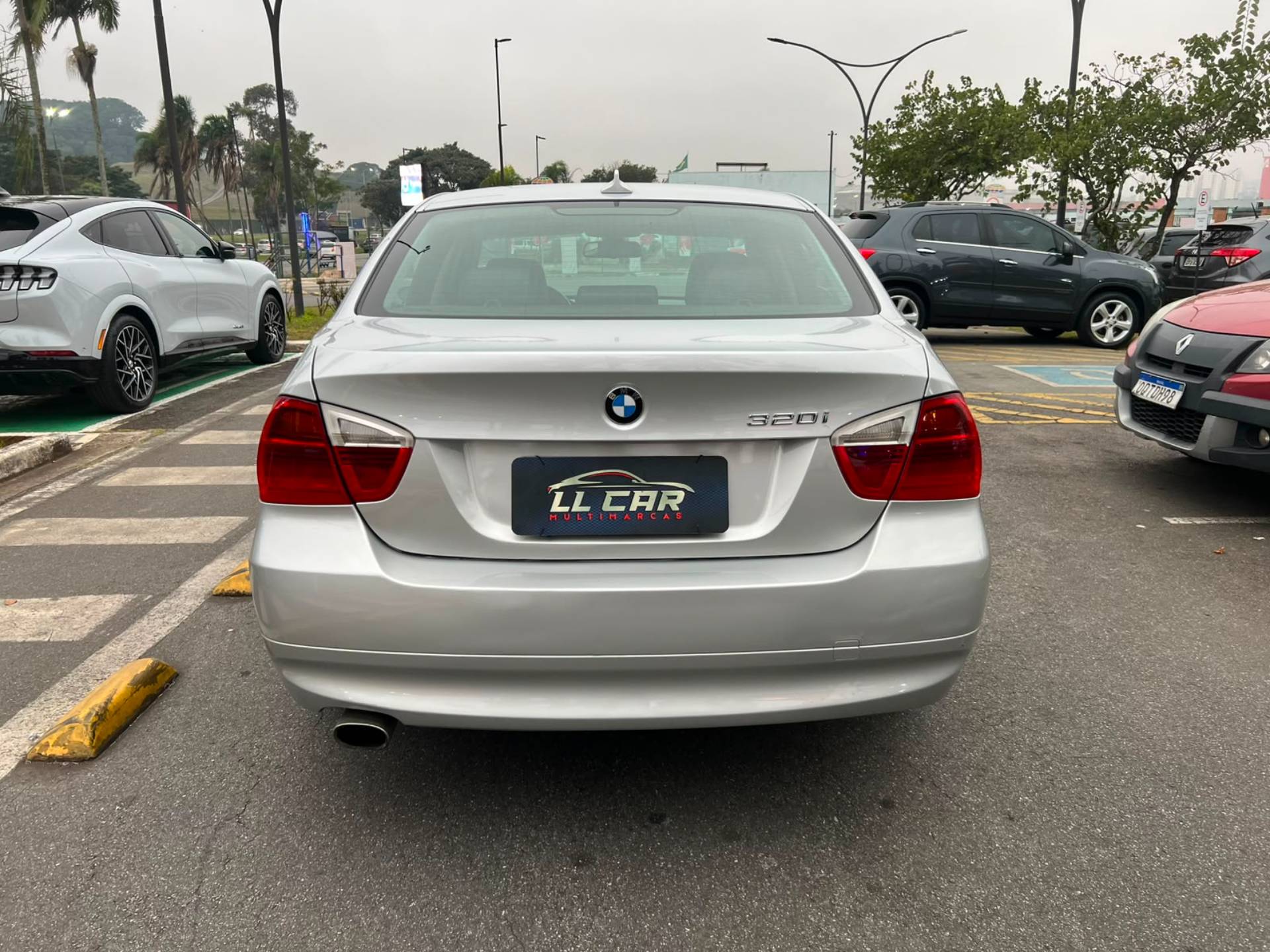 BMW 320i