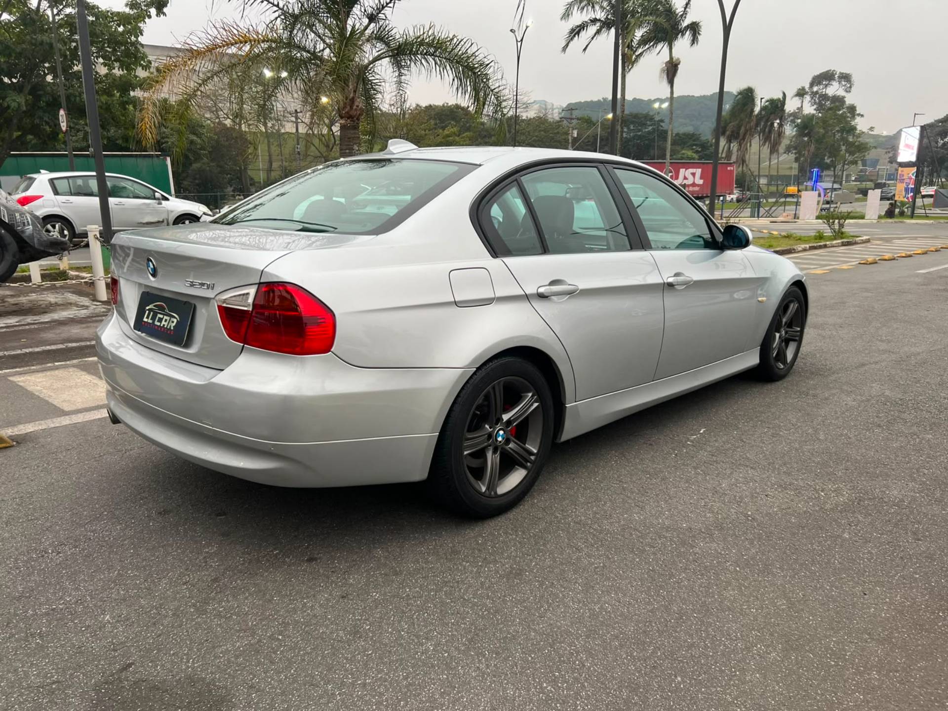 BMW 320i