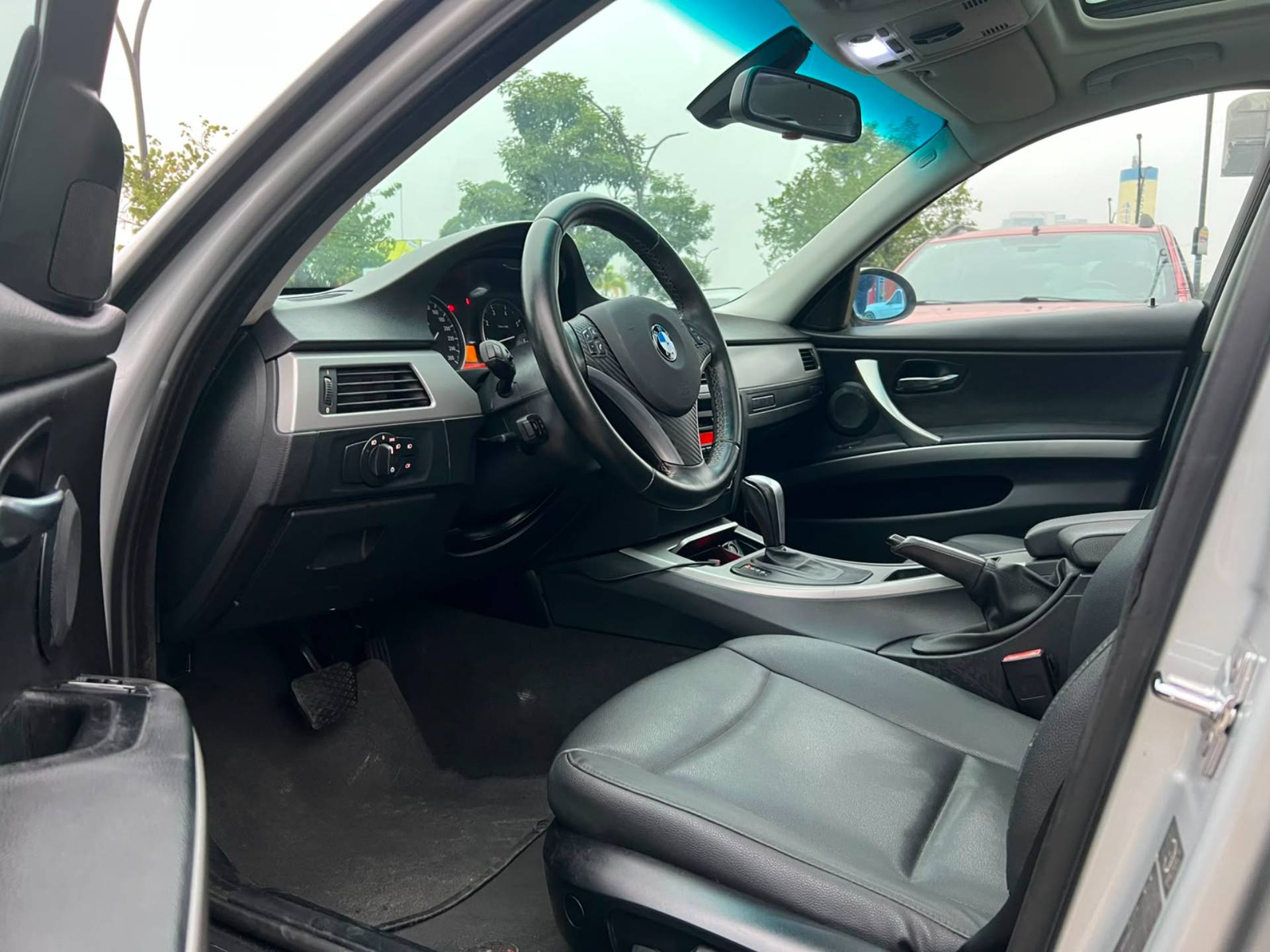 BMW 320i