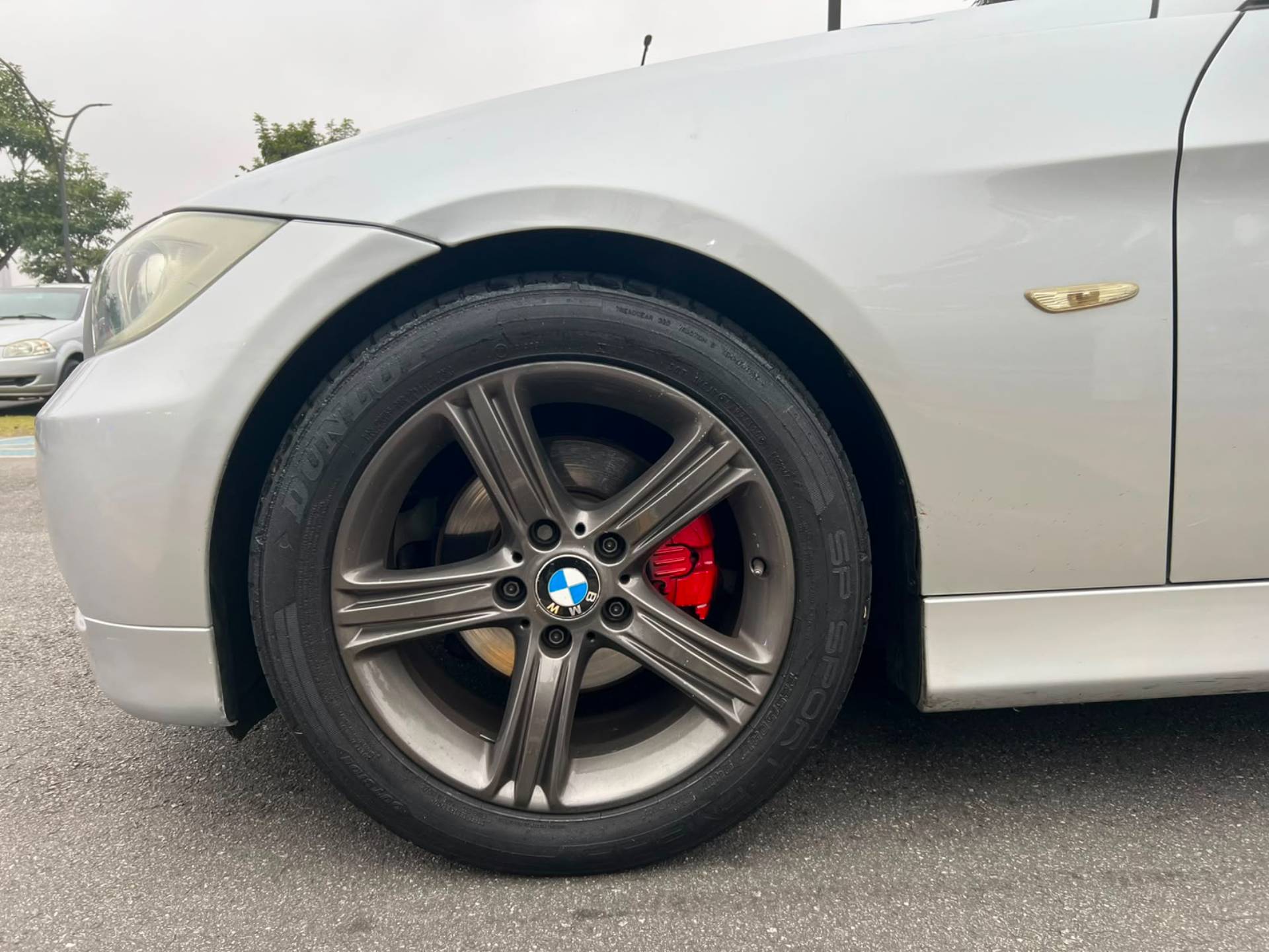 BMW 320i