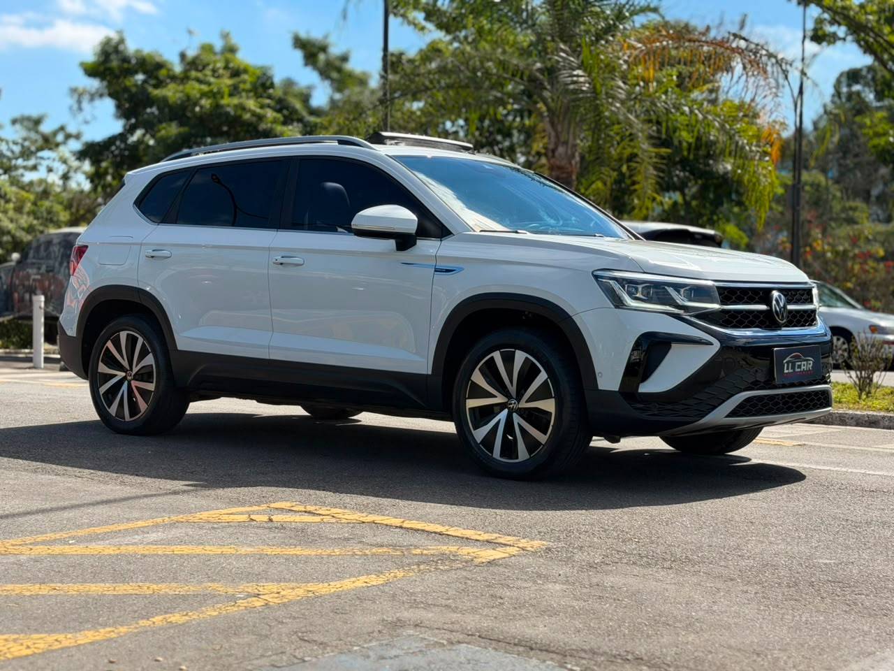 VOLKSWAGEN TAOS
