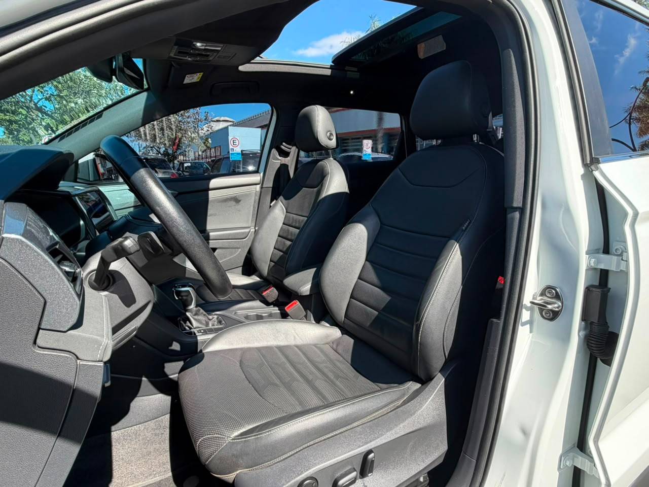 VOLKSWAGEN TAOS