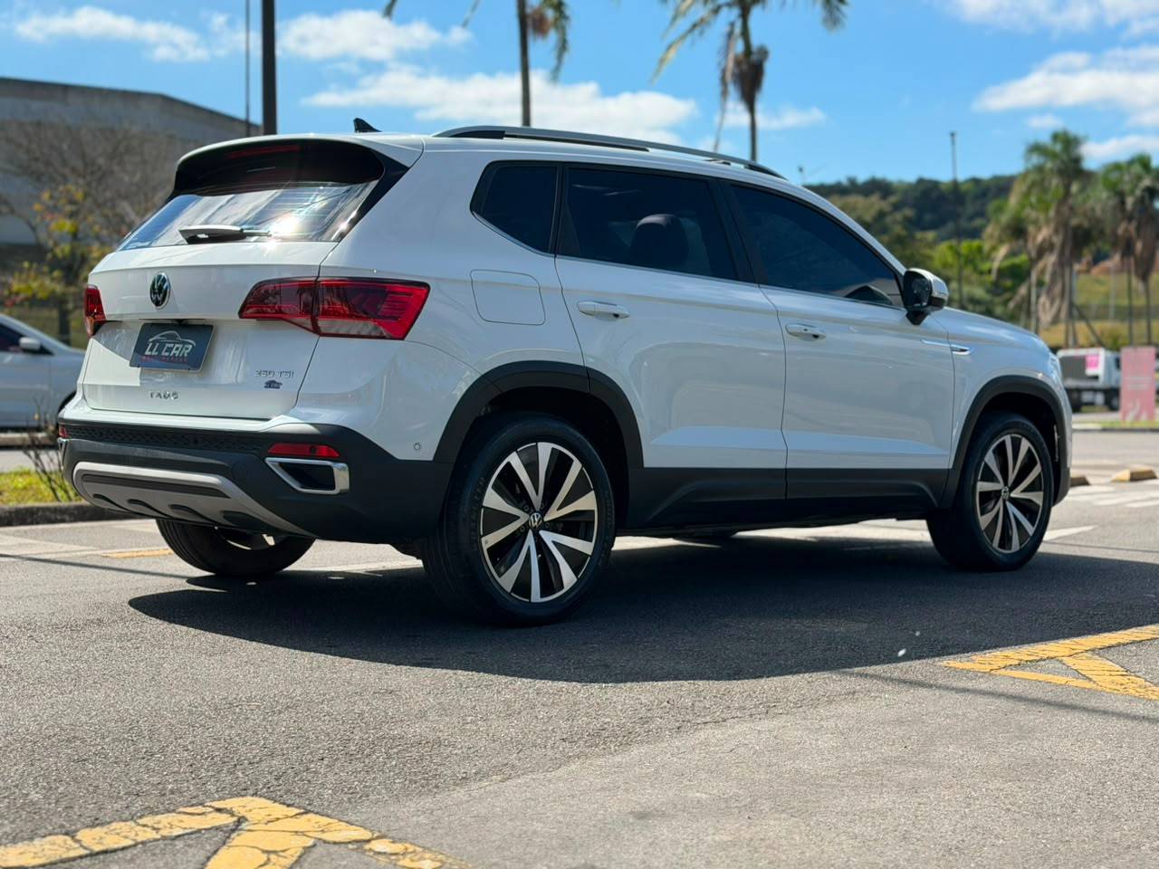 VOLKSWAGEN TAOS