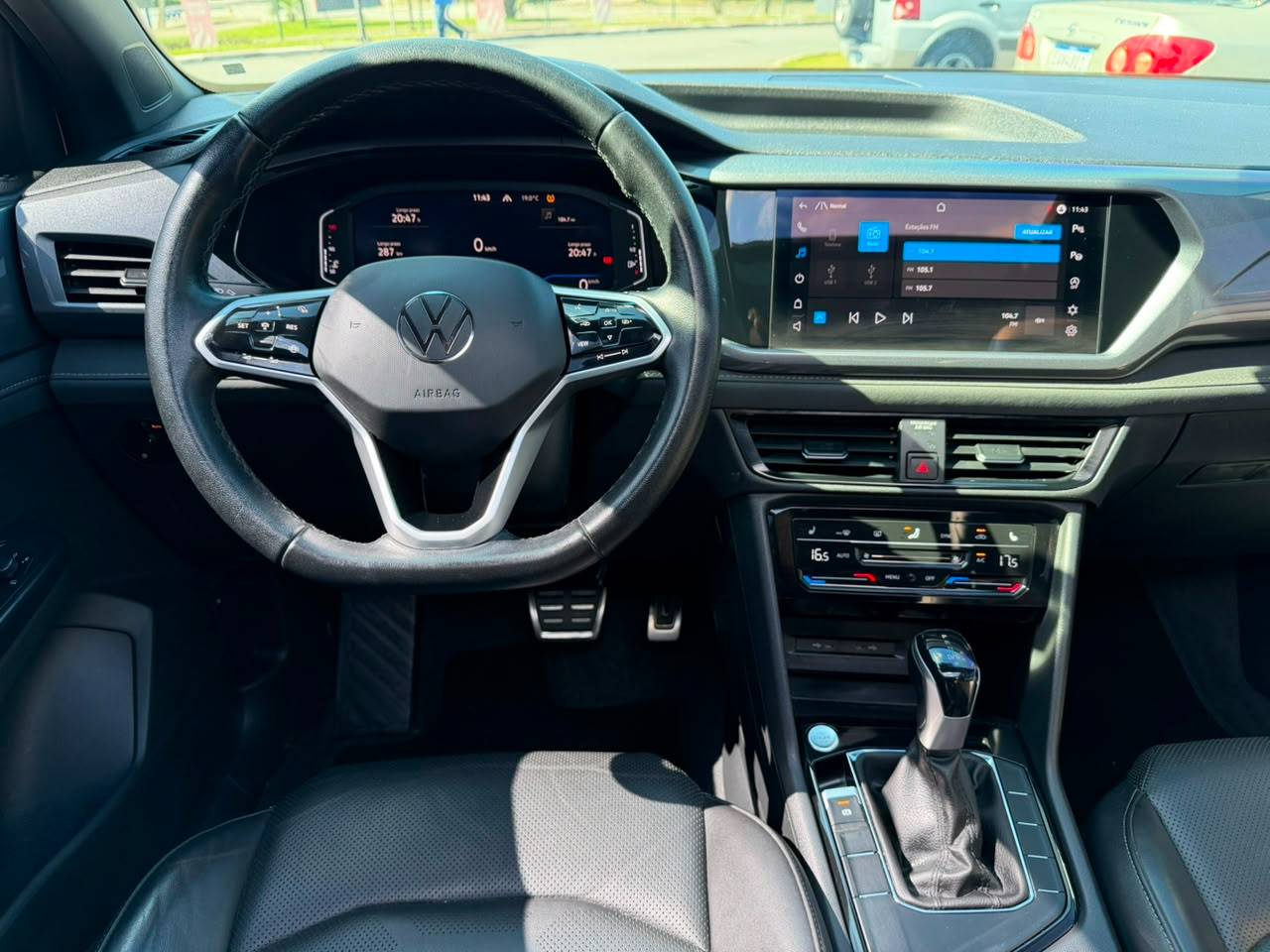 VOLKSWAGEN TAOS