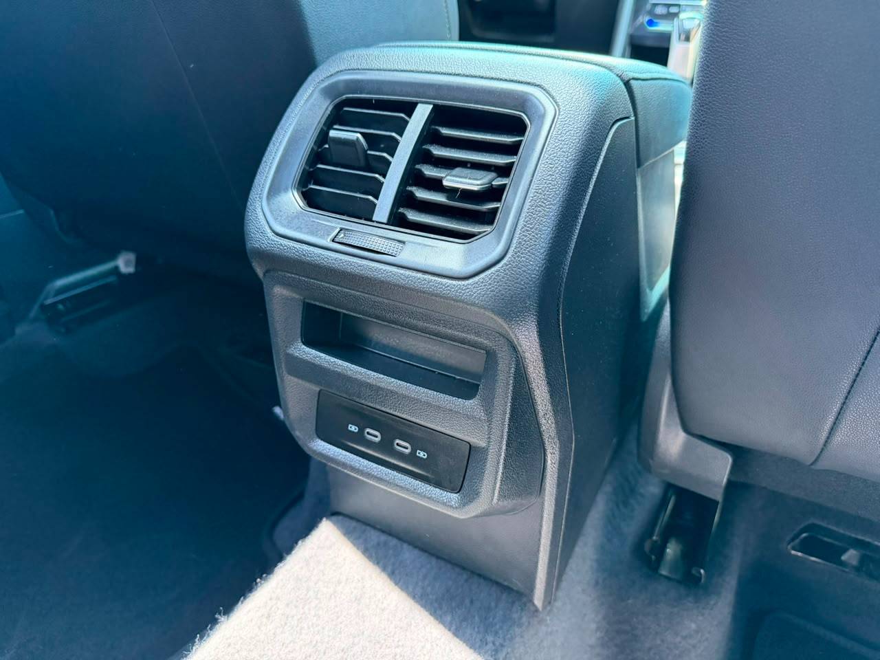 VOLKSWAGEN TAOS