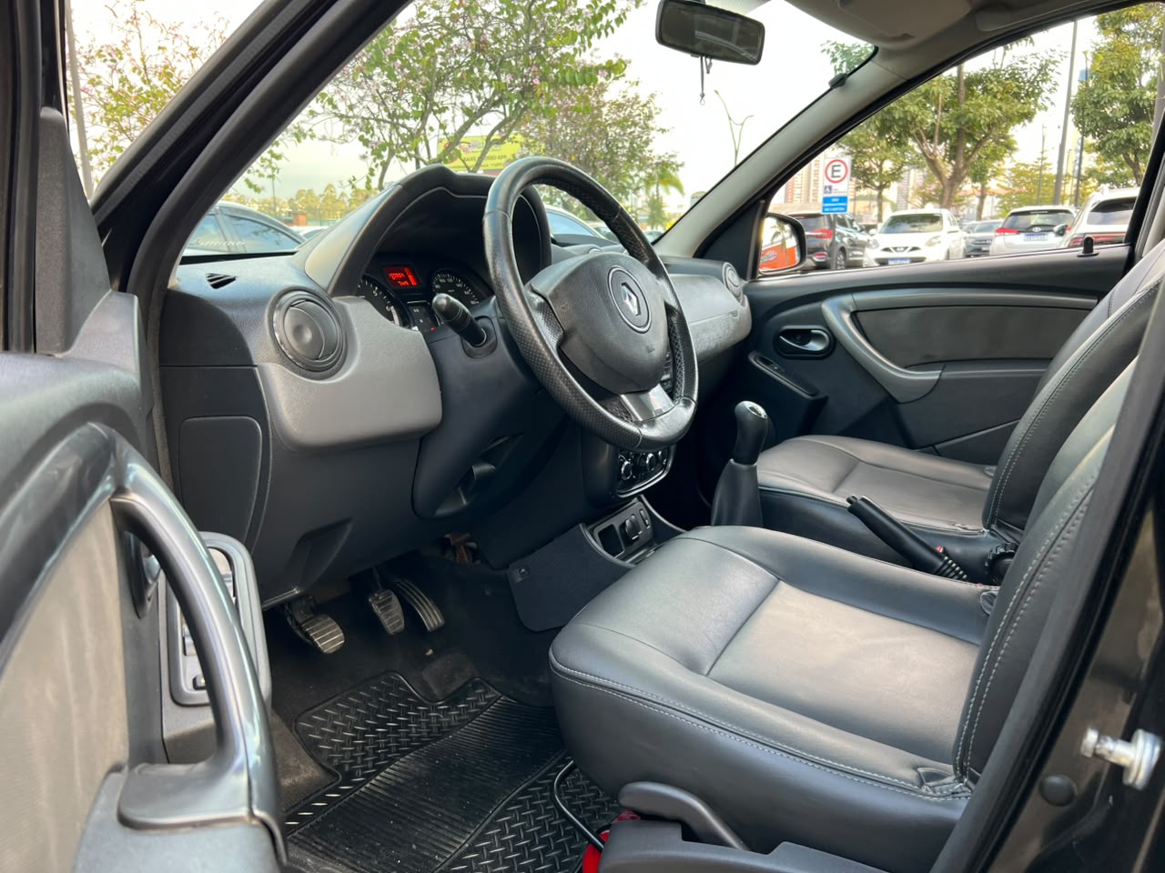 RENAULT DUSTER