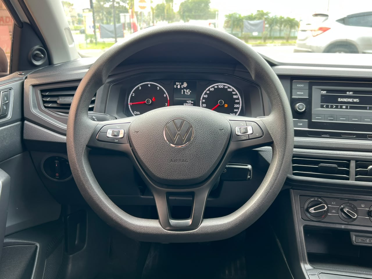 VOLKSWAGEN POLO