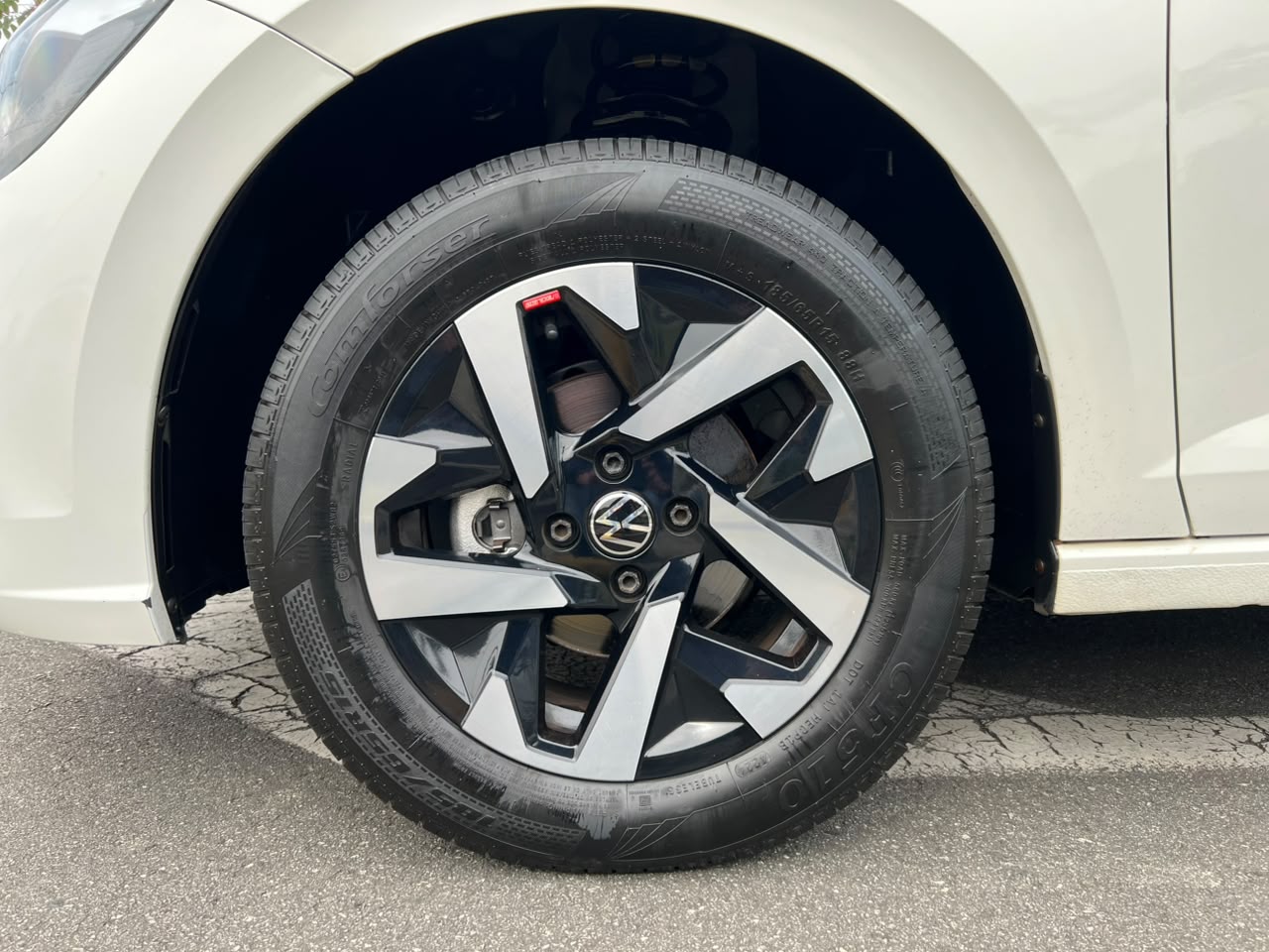 VOLKSWAGEN POLO