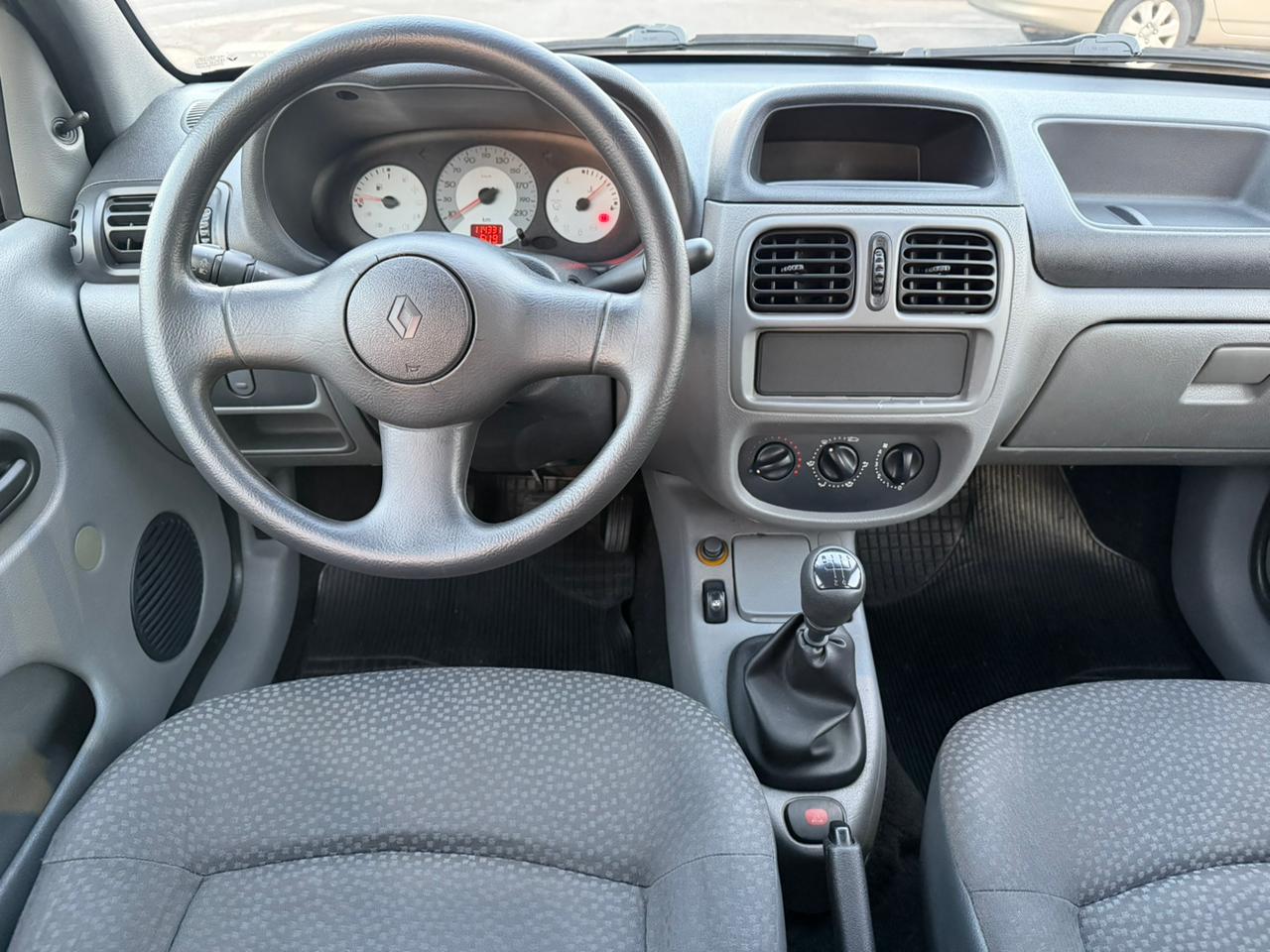 RENAULT CLIO