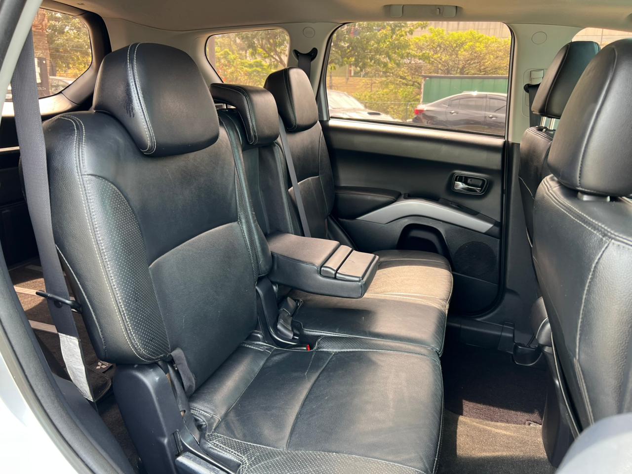 MITSUBISHI OUTLANDER