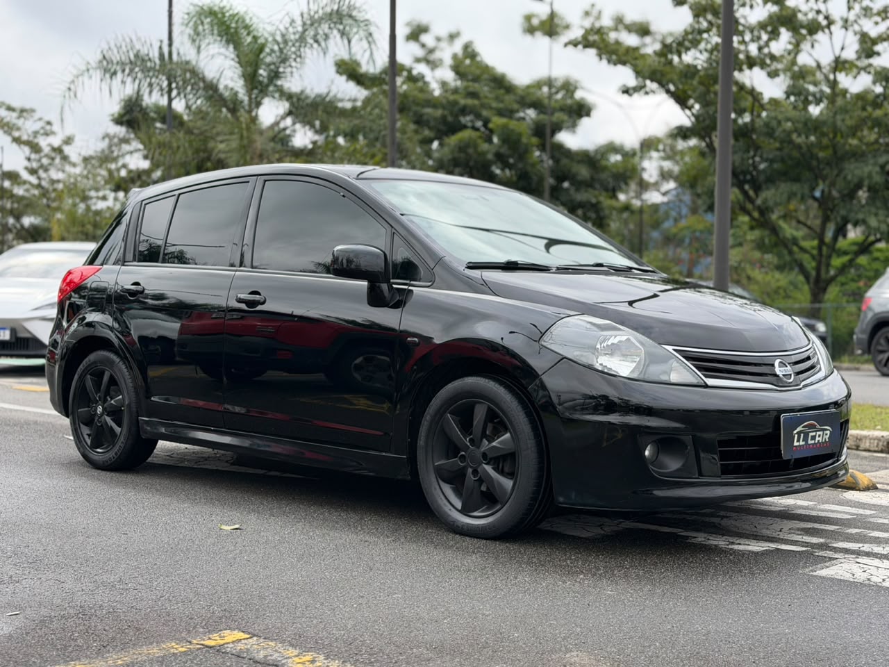 NISSAN TIIDA