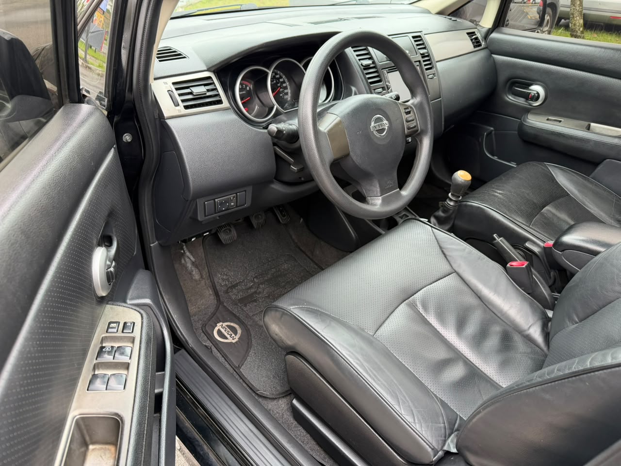 NISSAN TIIDA