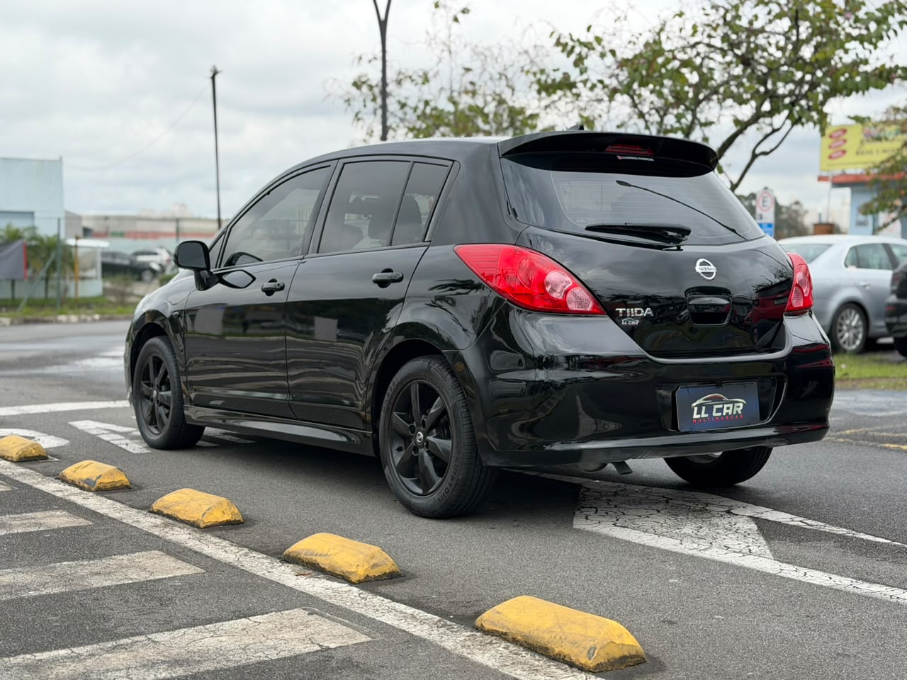 NISSAN TIIDA